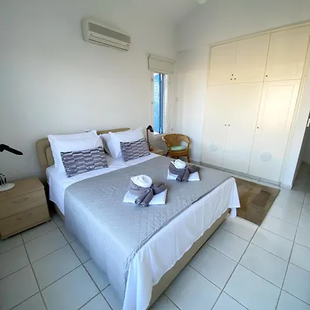 فيلة Helios House *